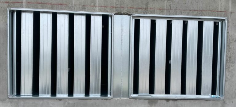 OTV Traitements acoustique Sortie d’air du local surpresseur : 2 silencieux à baffles Vue de l’extérieur du local surpresseurs avant pose des pare-pluies